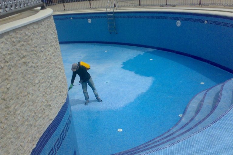 كشف تسربات المسابح