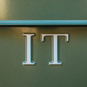 italy 2 letter country code