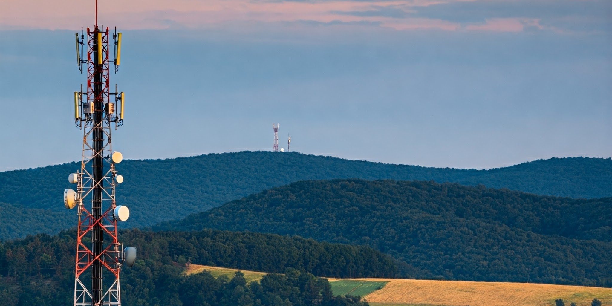 What Cell Towers Does Straight Talk Use? A Deep Dive into Coverage and