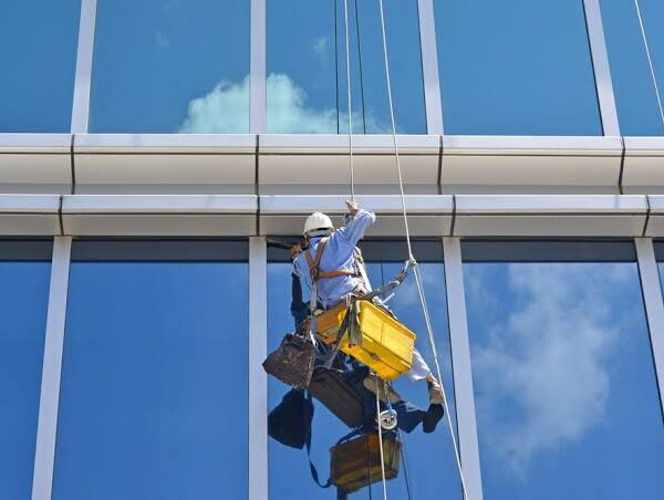 شركة تنظيف واجهات زجاج